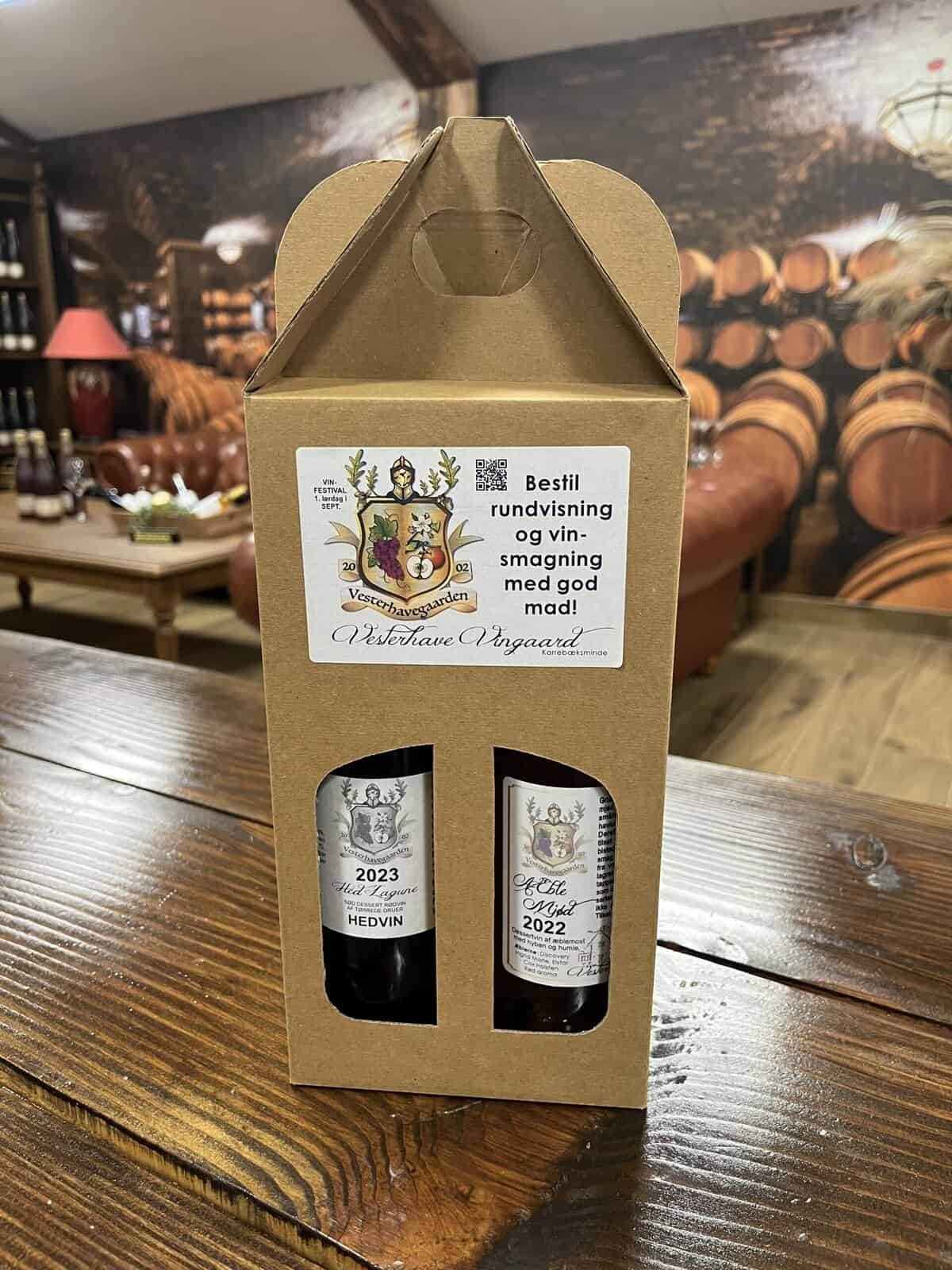 Håndlavet vinpakke med lokale vine fra Vesterhave Vingaard, perfekt til vinsmagning.