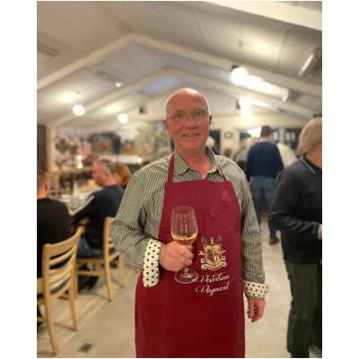 Vinsmagning hos Vesterhave Vingaard, dansk vinoplevelse med vinentusiast.